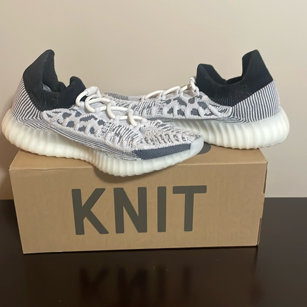 Yeezy - Picture 1 of 6